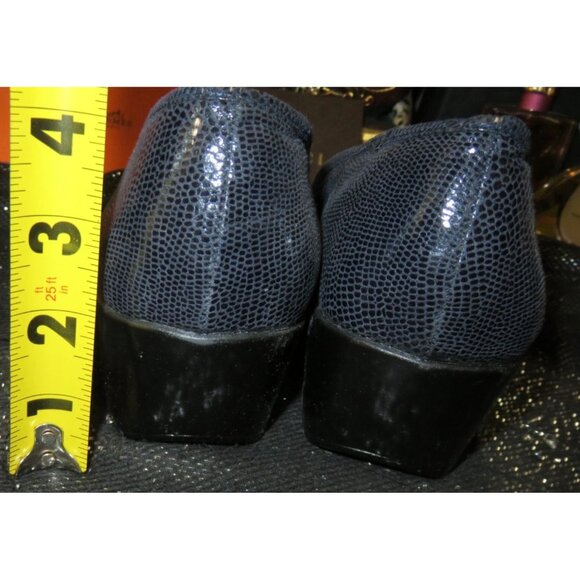 AEROSOLES A2 Navy Lizard Embossed Leather Flower Embellished Wedges size 10 beyo - Picture 4 of 11